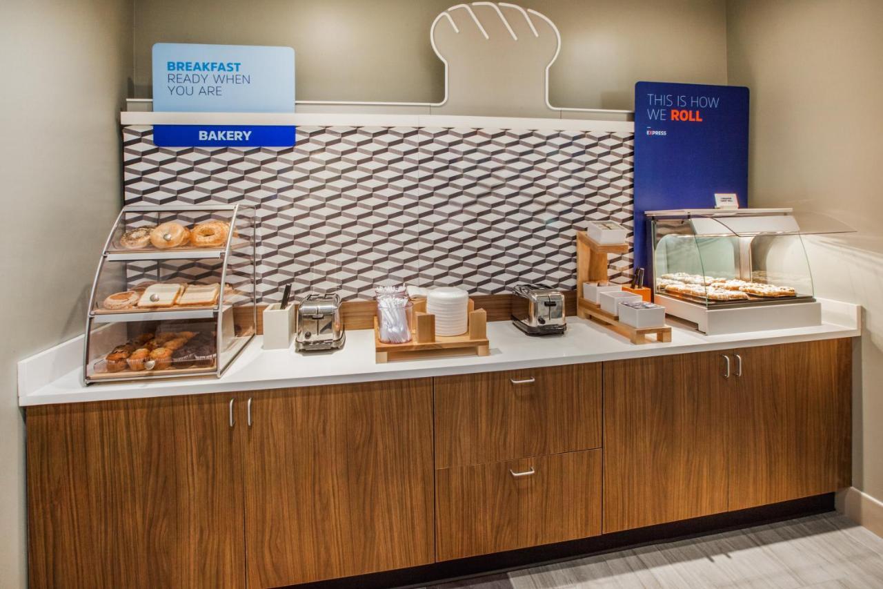 Holiday Inn Express & Suites - Miramar By Ihg Bagian luar foto