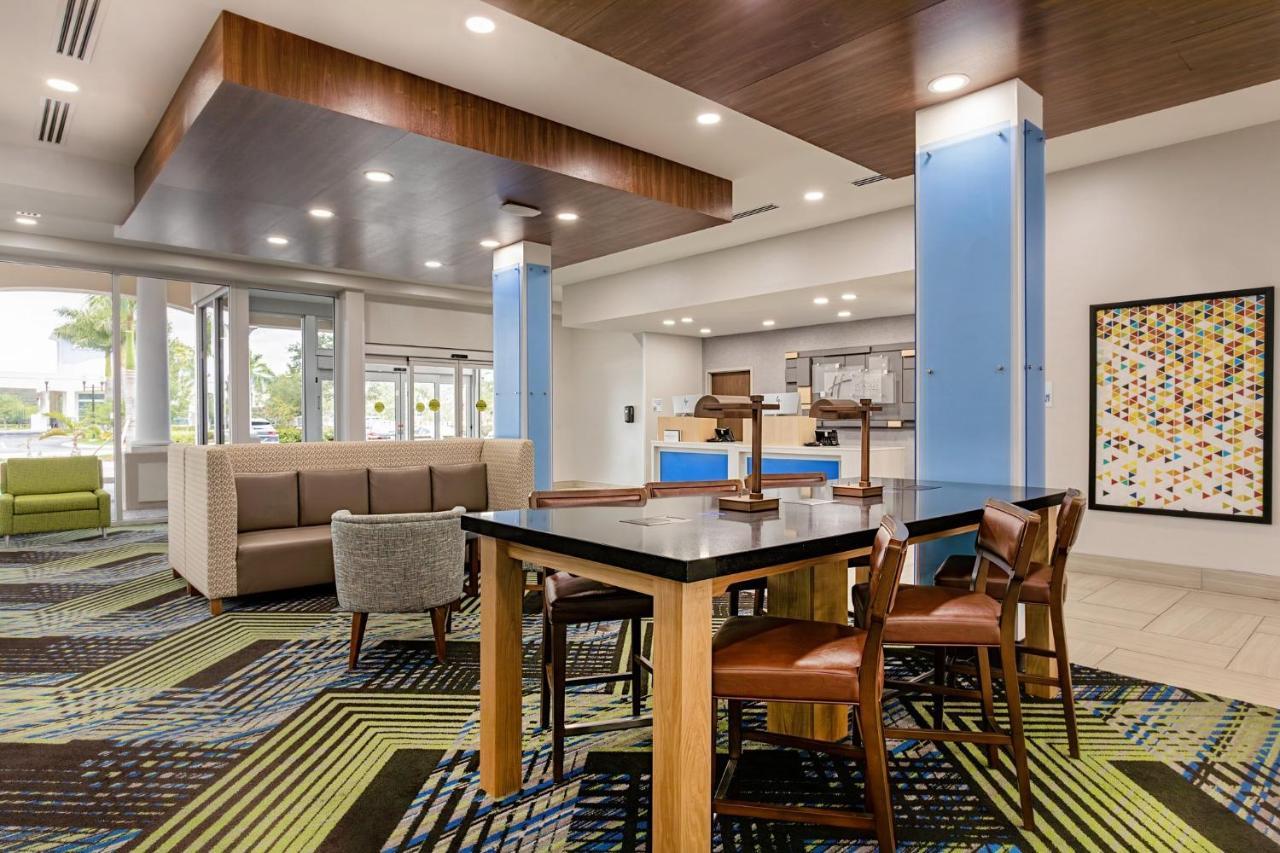 Holiday Inn Express & Suites - Miramar By Ihg Bagian luar foto