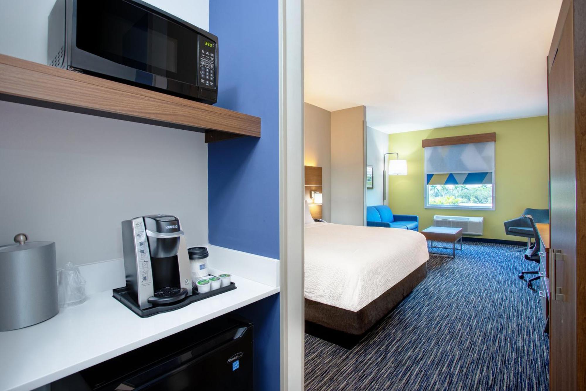 Holiday Inn Express & Suites - Miramar By Ihg Bagian luar foto