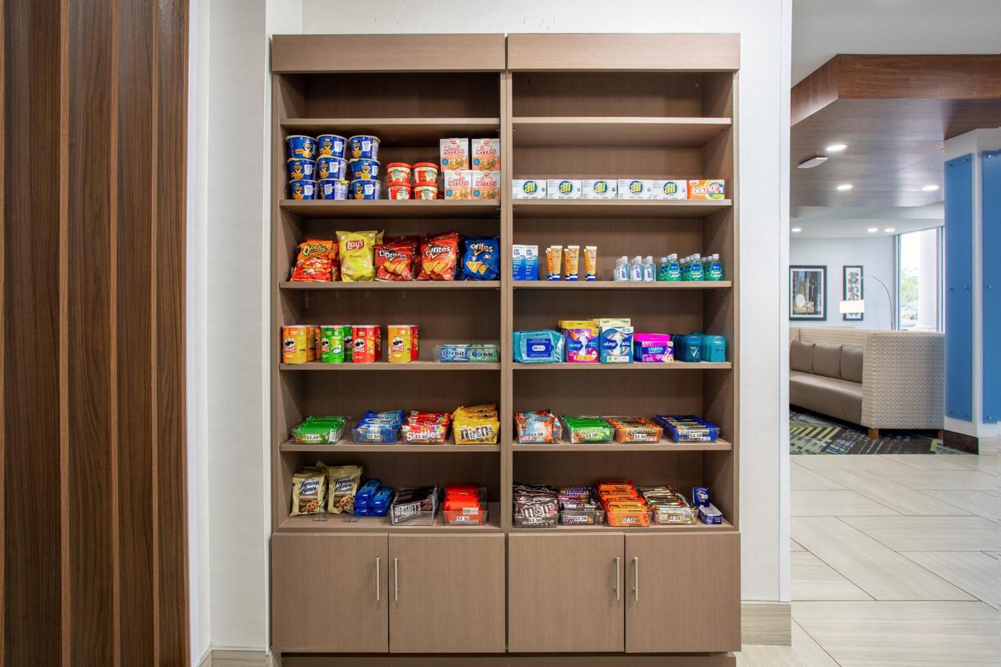 Holiday Inn Express & Suites - Miramar By Ihg Bagian luar foto