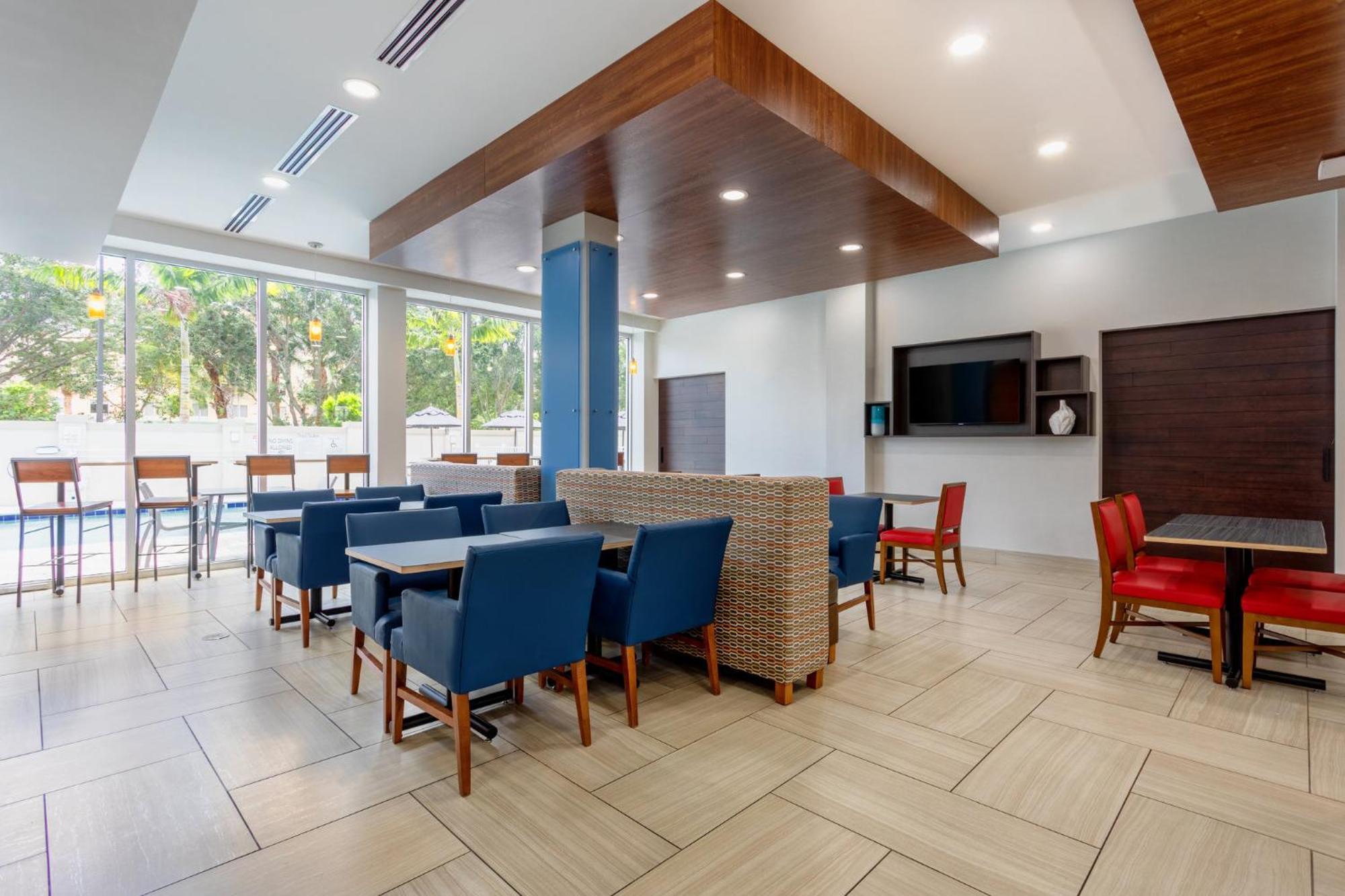 Holiday Inn Express & Suites - Miramar By Ihg Bagian luar foto