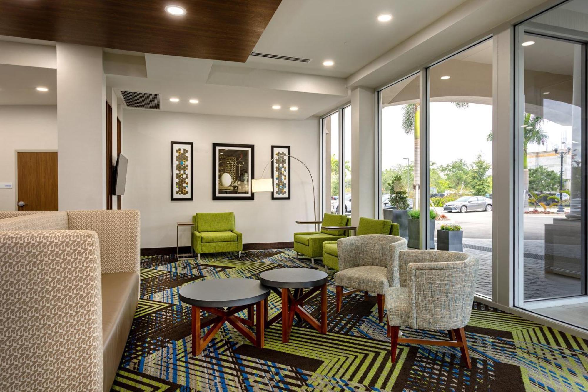 Holiday Inn Express & Suites - Miramar By Ihg Bagian luar foto